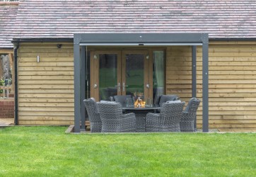 Charlotte Aluminium Slatted Pergola fire pit