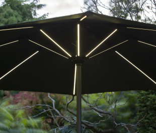 Stüdi 2.7m Round LED Solar Parasol