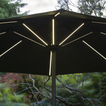 Stüdi 2.7m Round LED Solar Parasol